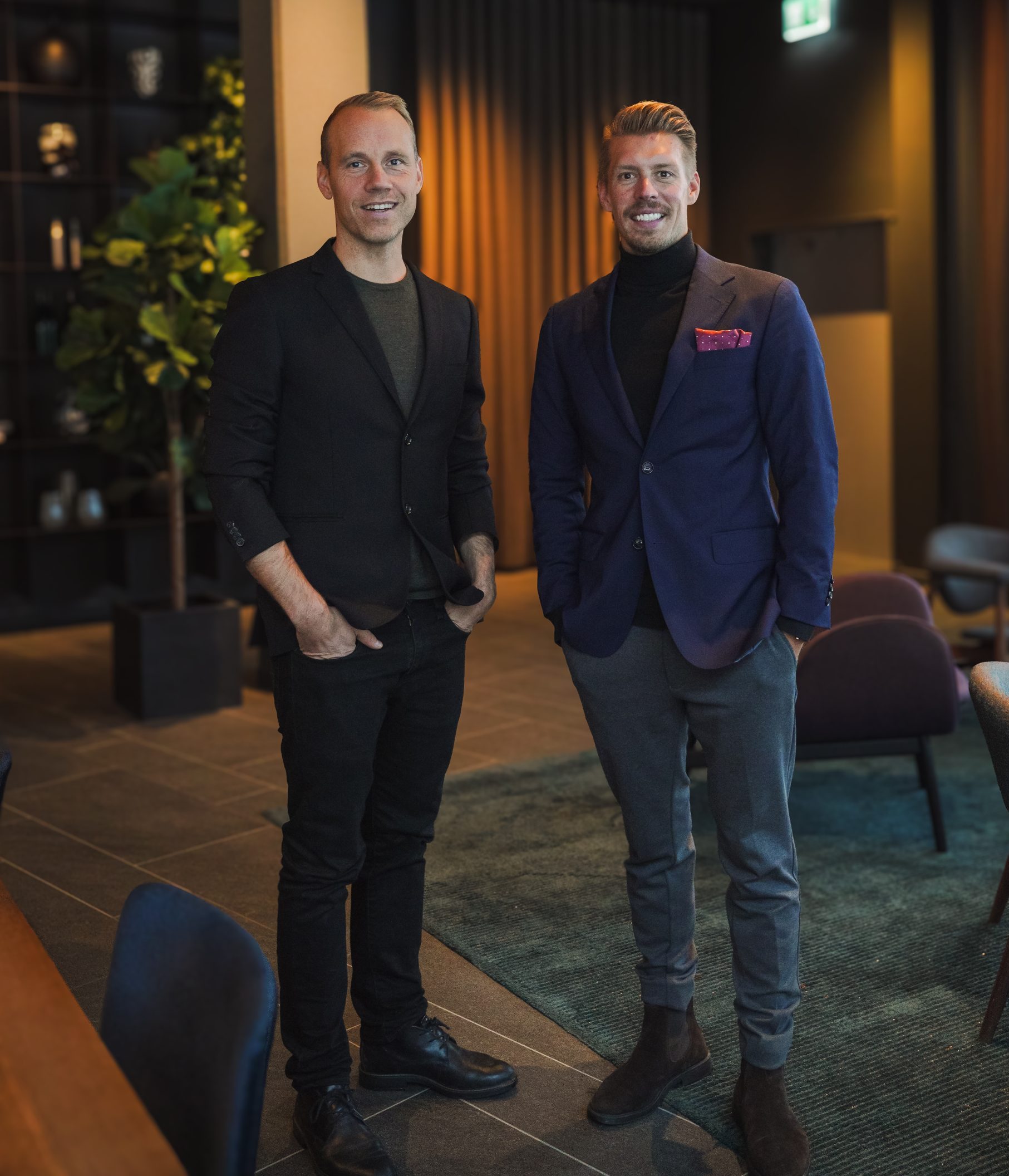 Erik Jonsson och Mattias Matsson, grundare av Visionite, står och ler in i kameran